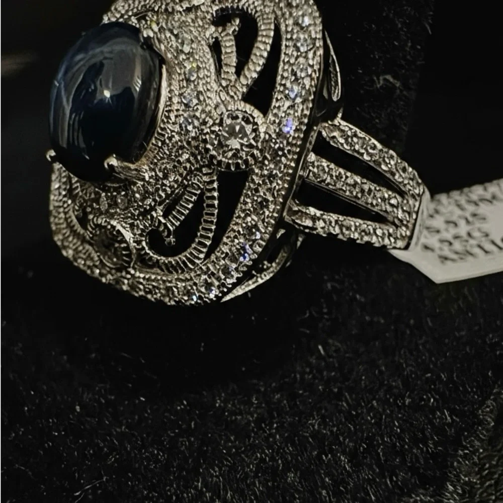 Elegant sterling Silver and genuine,‎ sapphire, cabochon Women's Ring